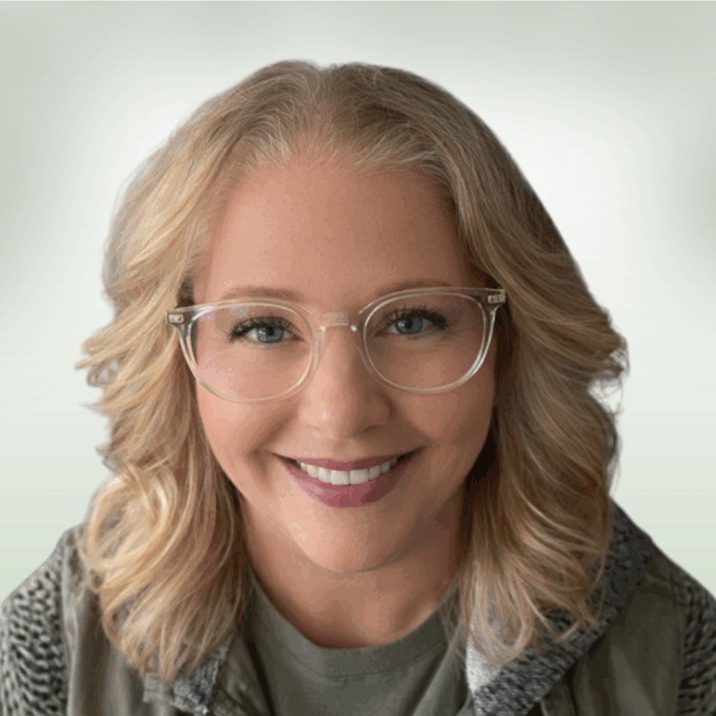 HOLLY BARRETT Headshot