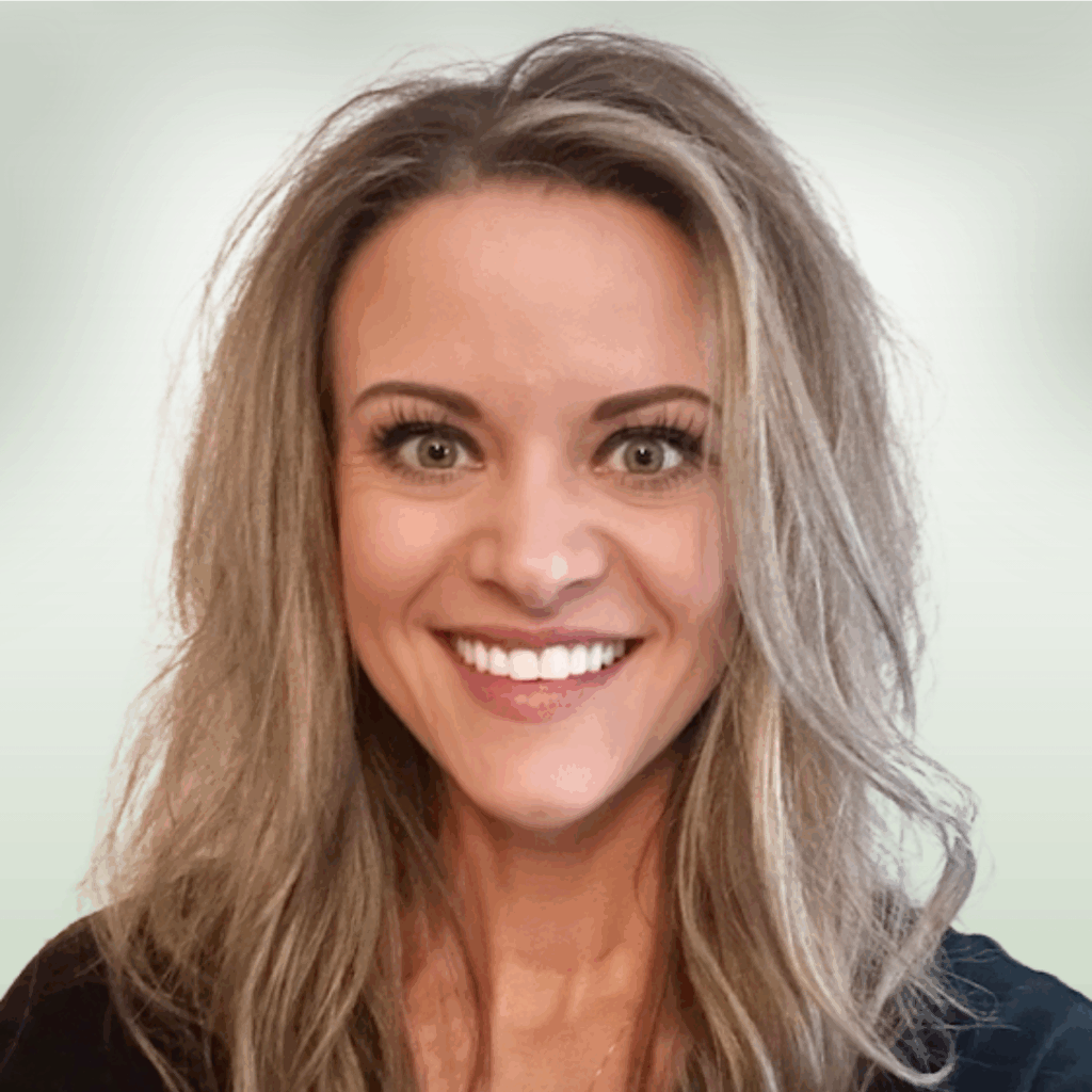 KAYLA GUNS Headshot