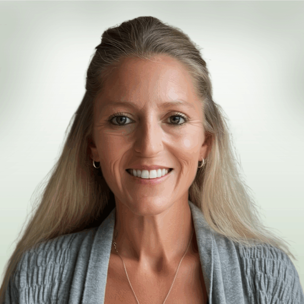KRISTA DAVIS Headshot