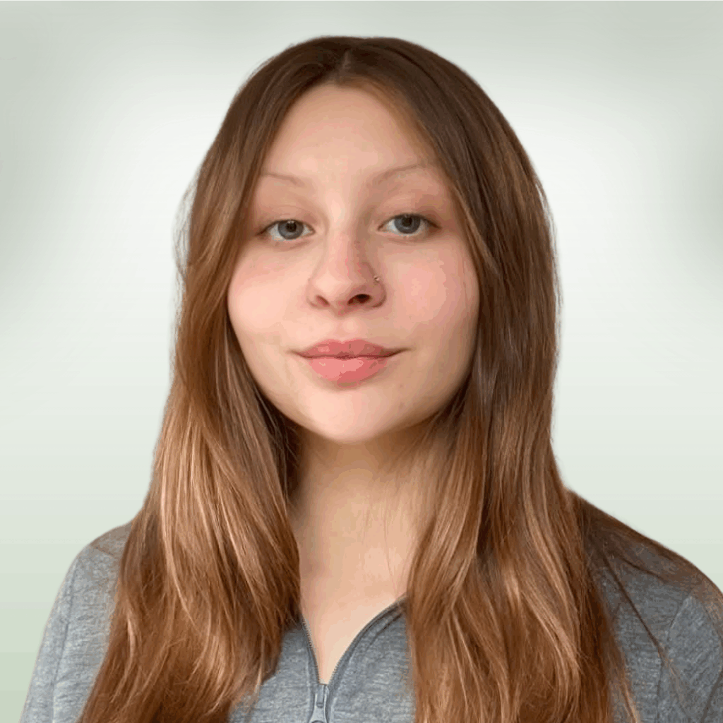 SAVANNAH ZIEHMS Headshot